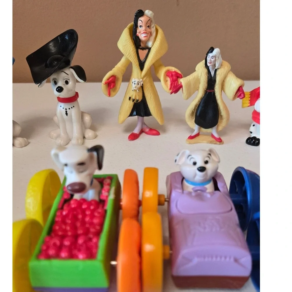 Disney 101 Dalmatians Toy Lot Cruella de Vil Dalmatian figure pull back Vehicles